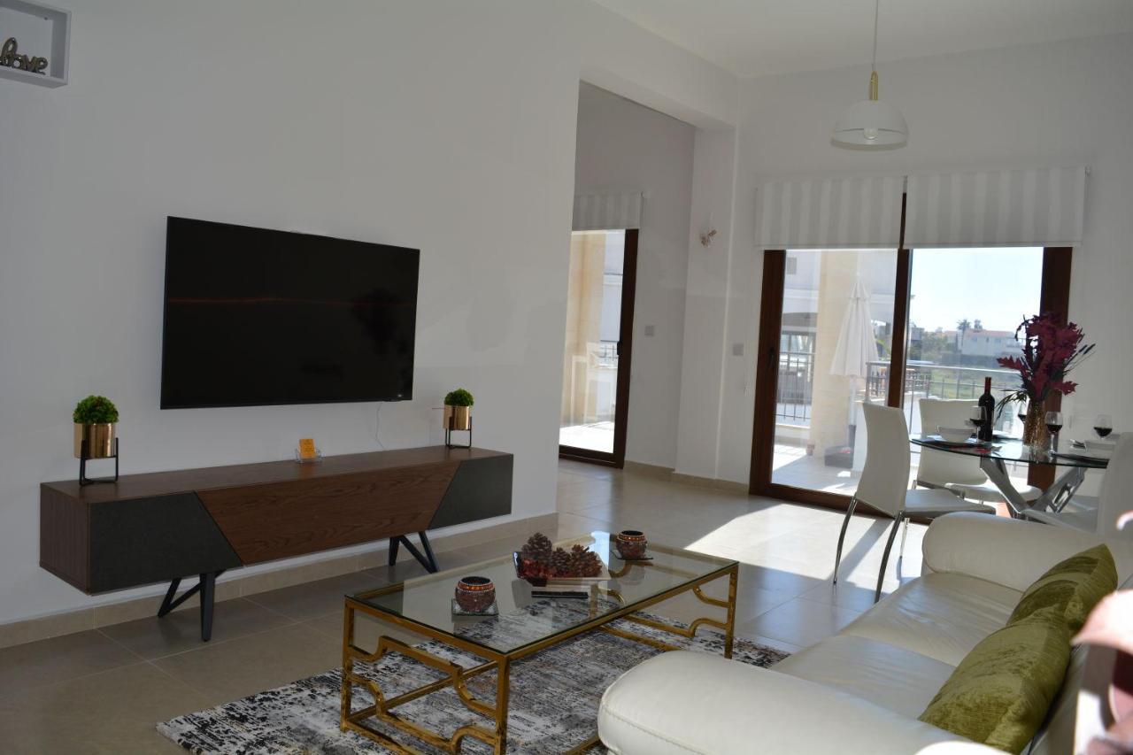 Eleona'S Royal Gardens By Yiota - Luxury 2 Bed Apartment In Exclusive Complex Péja Eksteriør bilde