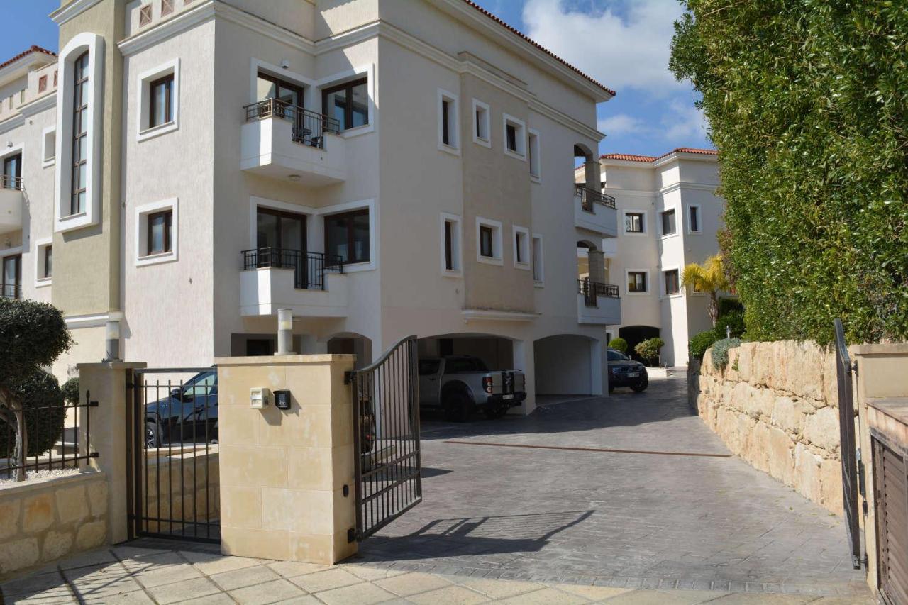Eleona'S Royal Gardens By Yiota - Luxury 2 Bed Apartment In Exclusive Complex Péja Eksteriør bilde