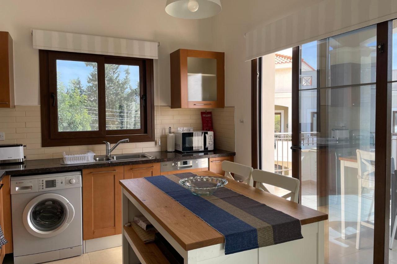Eleona'S Royal Gardens By Yiota - Luxury 2 Bed Apartment In Exclusive Complex Péja Eksteriør bilde